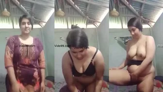 Desi girl shows nude body masturbation